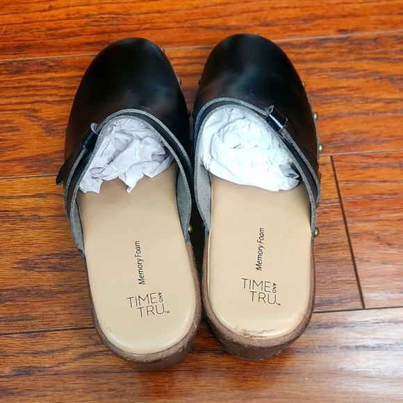 Time and Tru Memory Foam Black Studded Faux Wood Slip On Mules - Picture 3 of 7